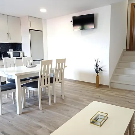 Lar Santiago Apartamentos Y Duplex - Parejas, Familias Y Peregrinos דירה סנטיאגו דה קומפוסטלה